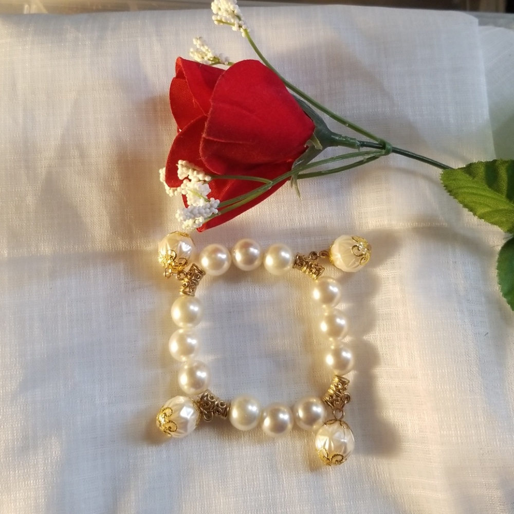 Hand made pearl and gold bracelet